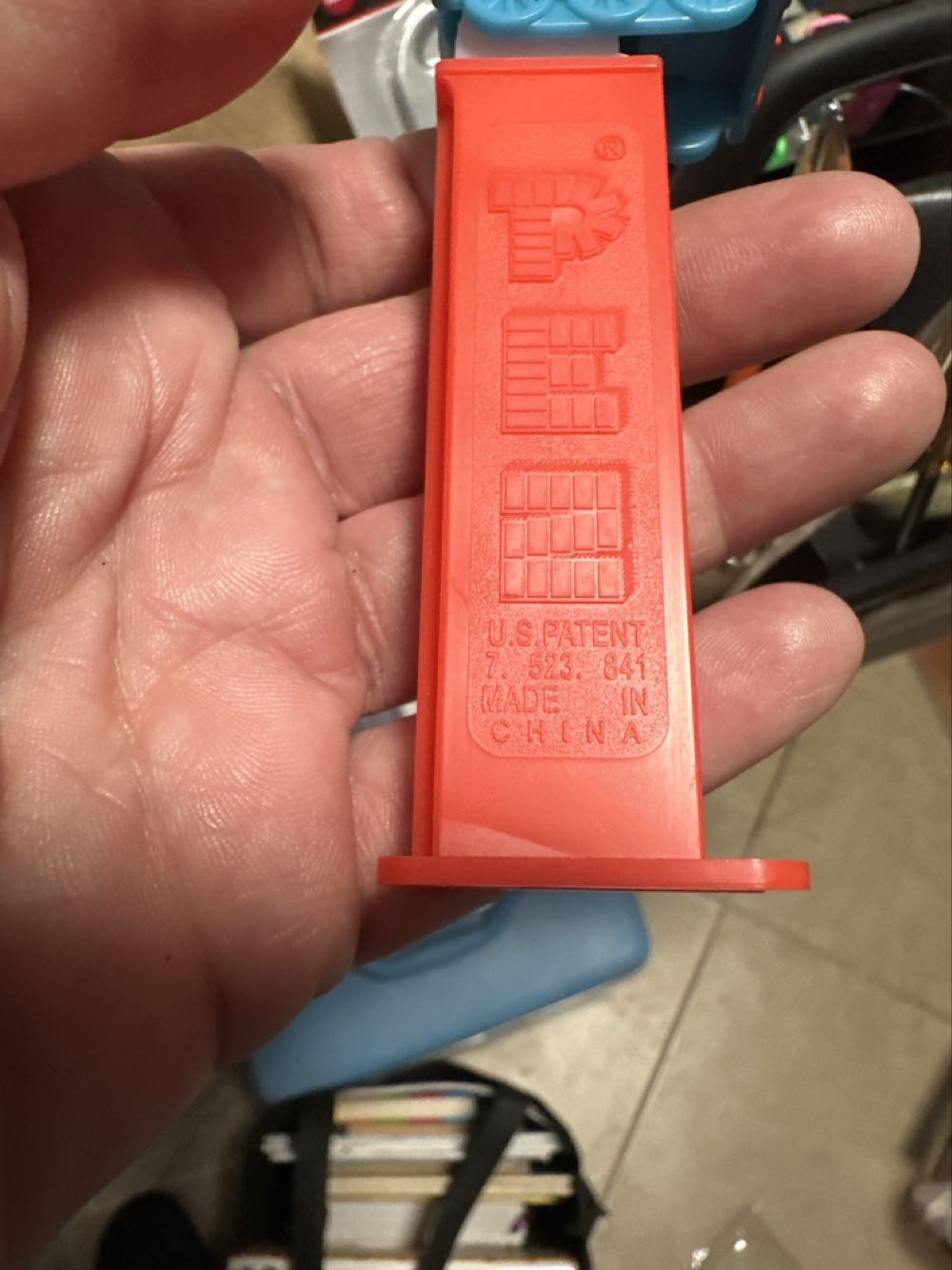 Thomas the Train - Thomas, blue w/playful face, red stem - Thomas The Train pez collectible - Main Image 2