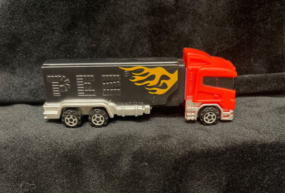 Truck - Black/Red - Trucks - Series E (rigs) pez collectible - Main Image 3