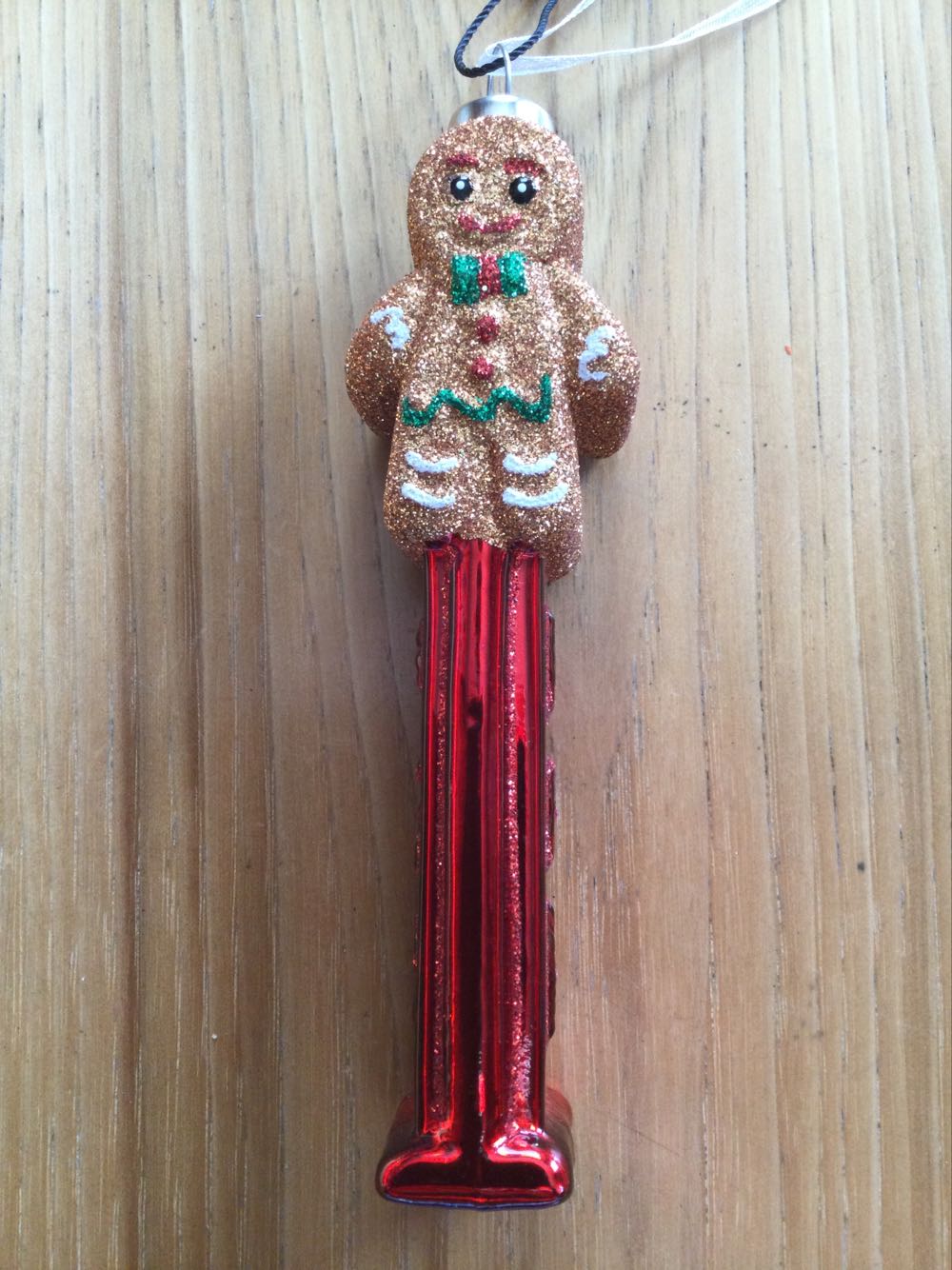 Kat Annie Gingerbread Man Pez Dispenser Red & Gold - Christmas pez collectible [Barcode 026301843276] - Main Image 2