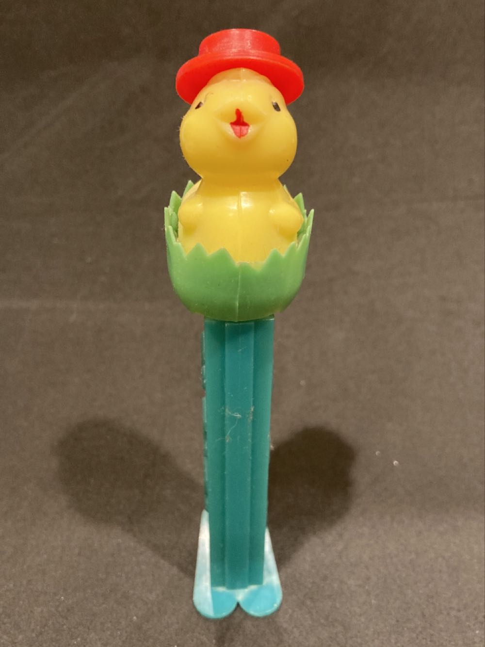 Chick with hat - Easter - Spring pez collectible - Main Image 1