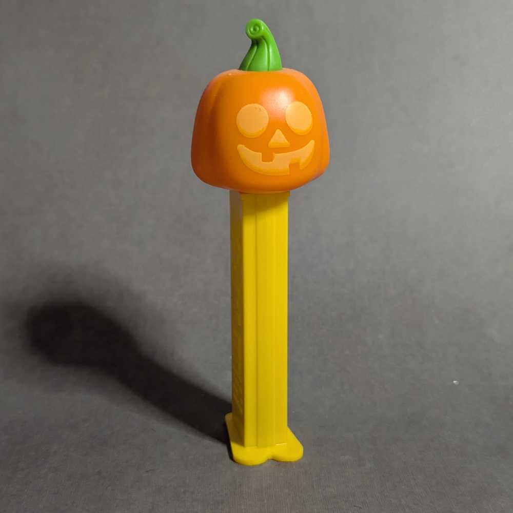 Halloween - Pumpkin F - Holidays pez collectible - Main Image 2