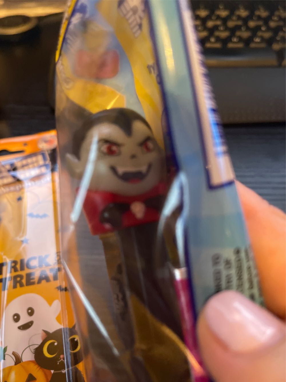 Eddie The Vampire - Halloween pez collectible - Main Image 3
