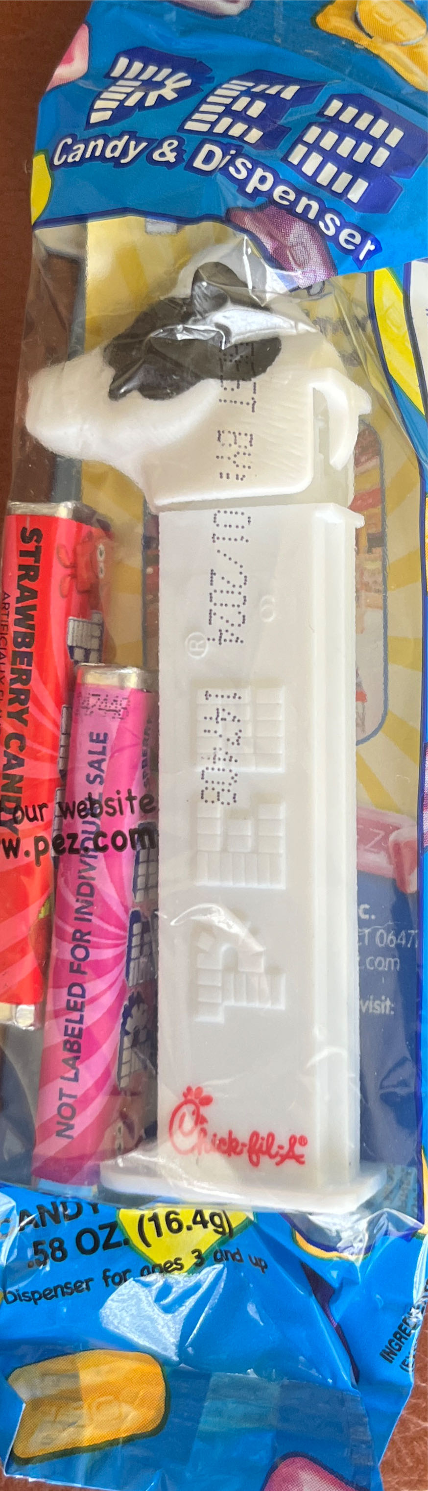 Chick-Fil-A Cow - Promotional Pez pez collectible - Main Image 2