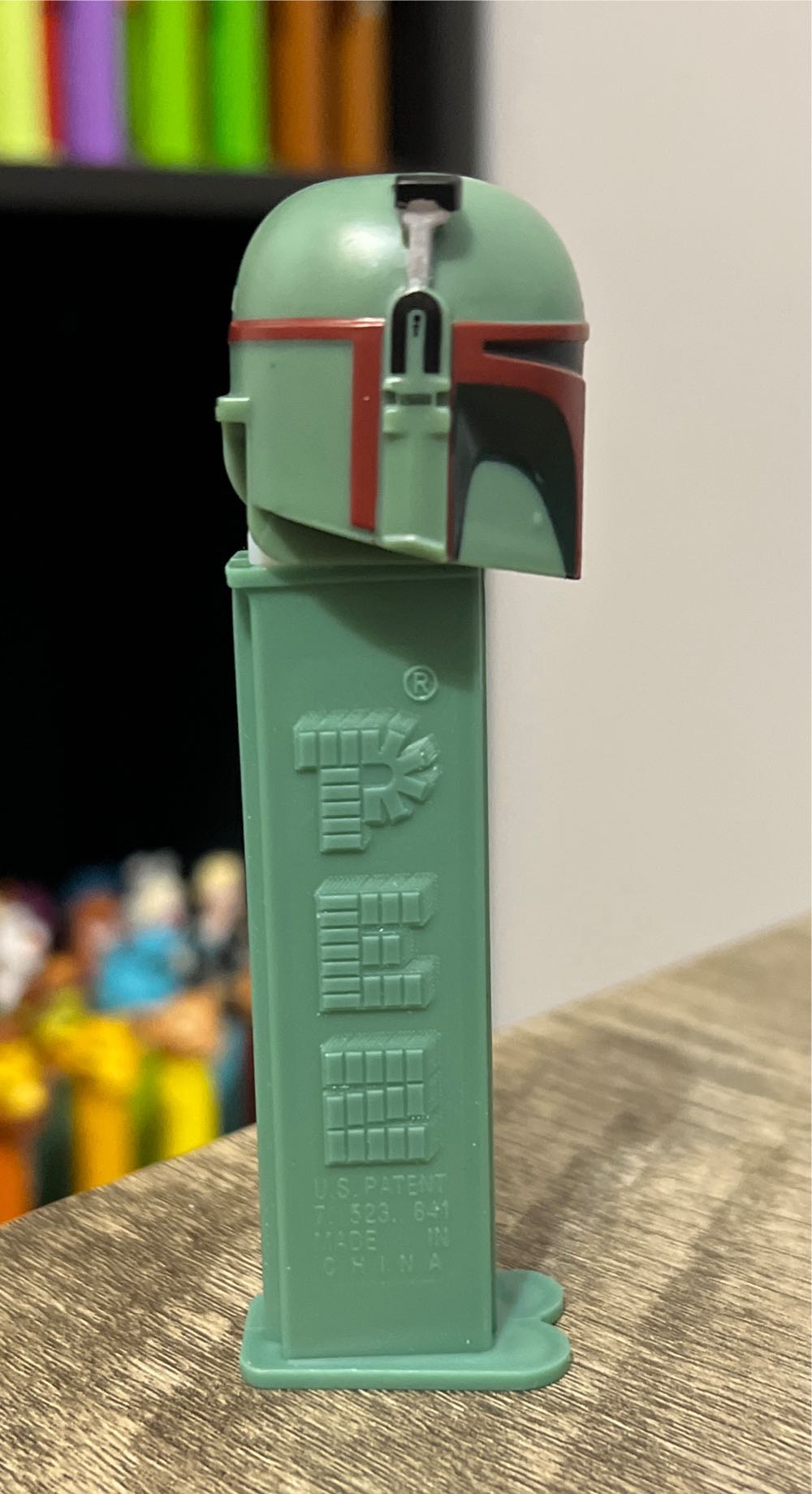 Bobba Fett B (Darker Green) - Star Wars pez collectible - Main Image 2