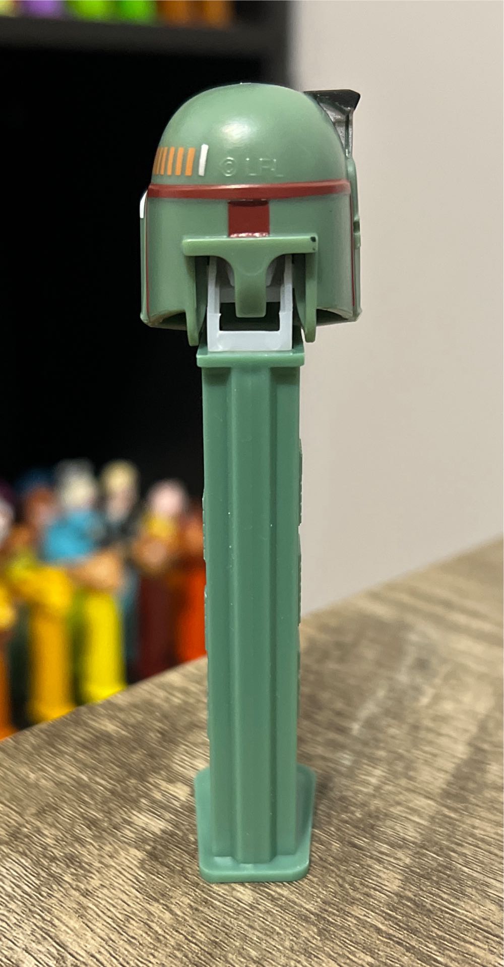 Bobba Fett B (Darker Green) - Star Wars pez collectible - Main Image 3