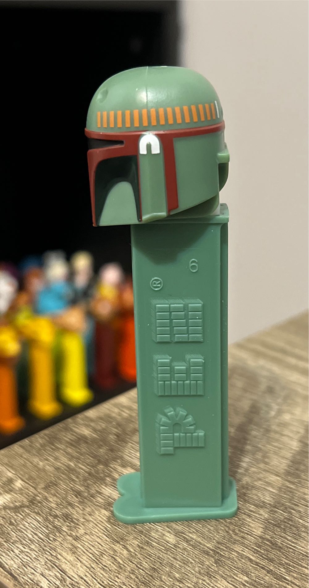 Bobba Fett B (Darker Green) - Star Wars pez collectible - Main Image 4