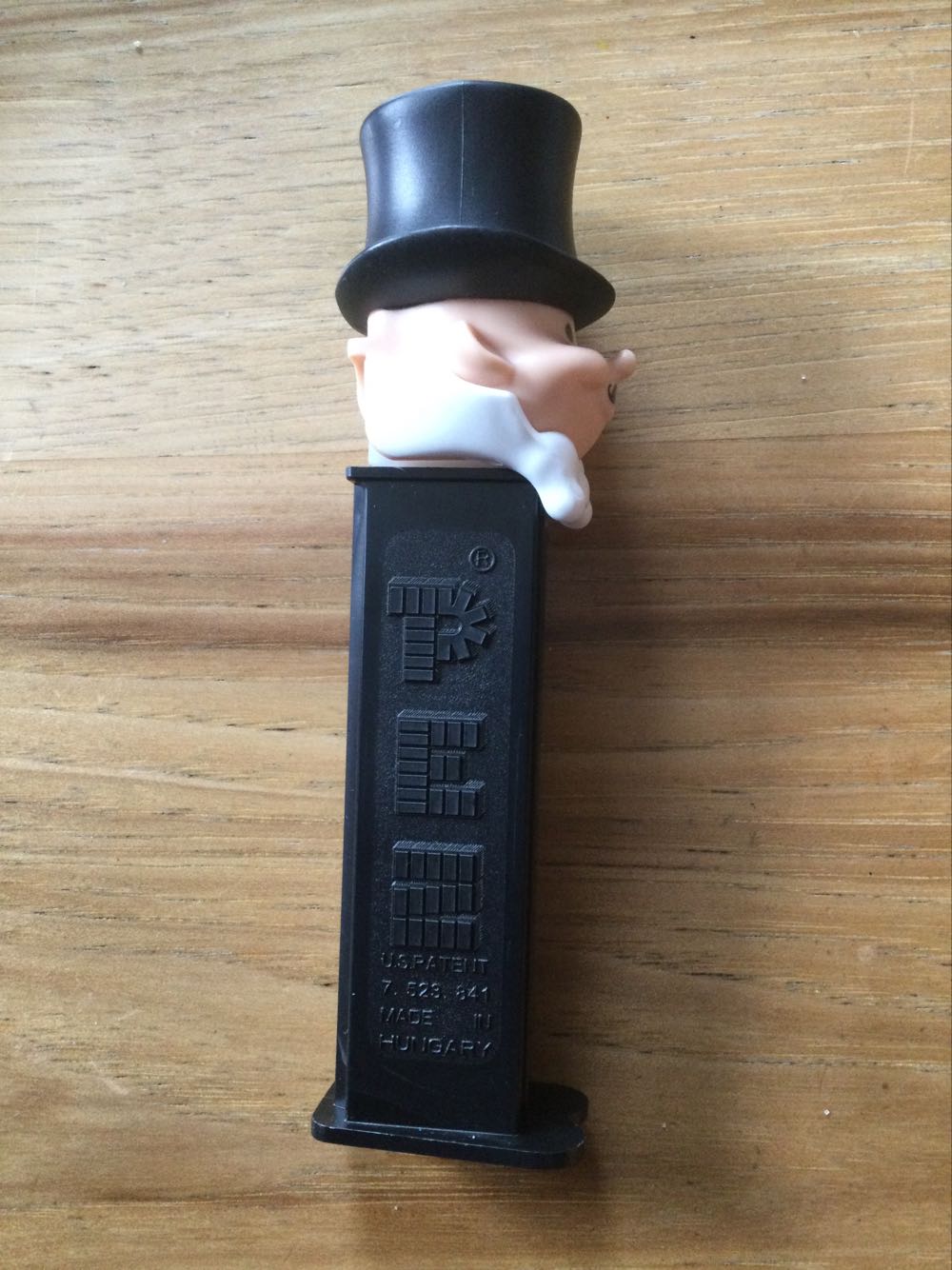 Bride And Groom With Mustache Euro - Bride And Groom pez collectible - Main Image 2