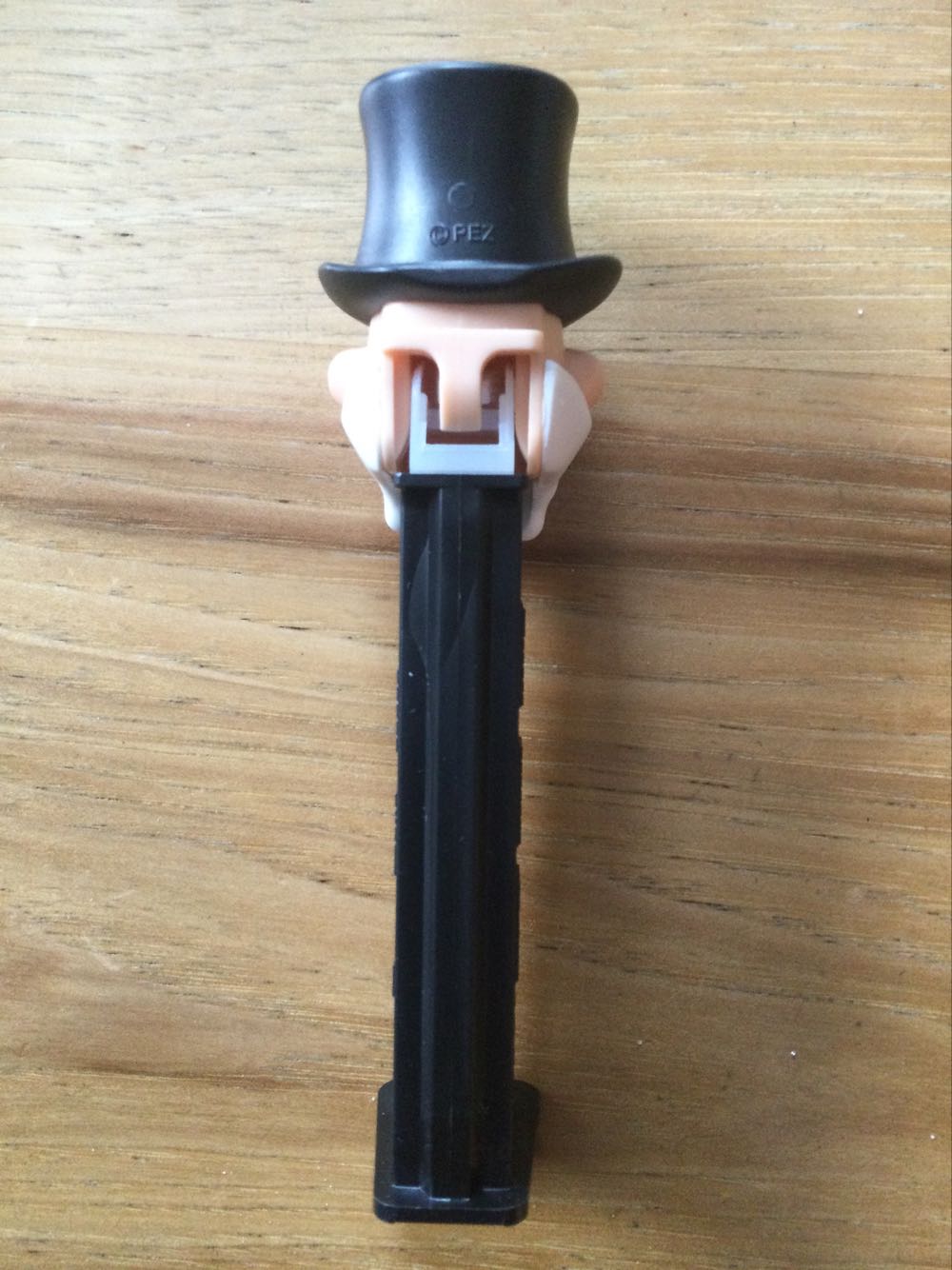 Bride And Groom With Mustache Euro - Bride And Groom pez collectible - Main Image 3