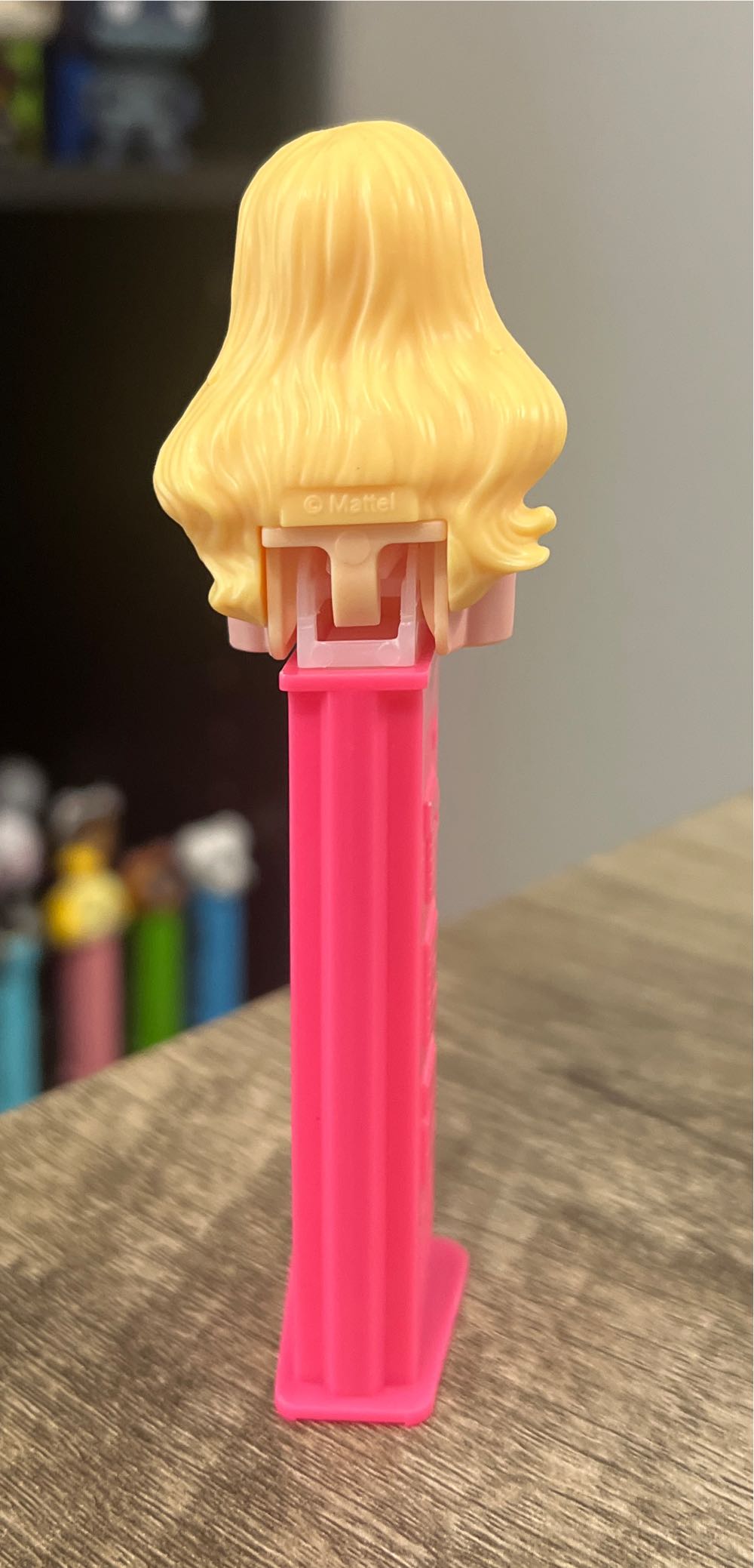 Barbie C (Blonde Hair) - Barbie pez collectible [Barcode 073621090033] - Main Image 3