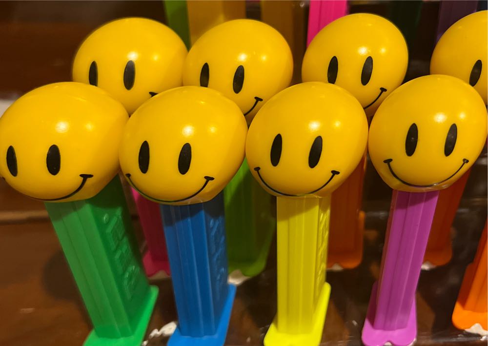 Easter - Yellow Egg W/Blue Butterfly & Red Flower