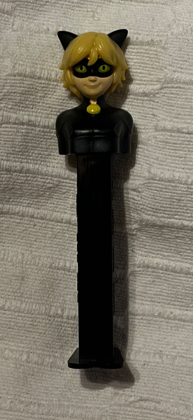 Hello Kitty - Badtz Maru