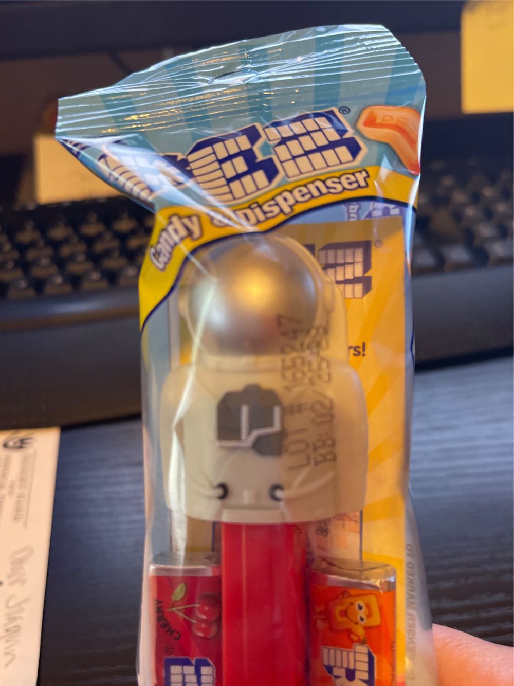 Space Mission - Astronaut (Silver) - Space Mission pez collectible [Barcode 073621004351] - Main Image 2