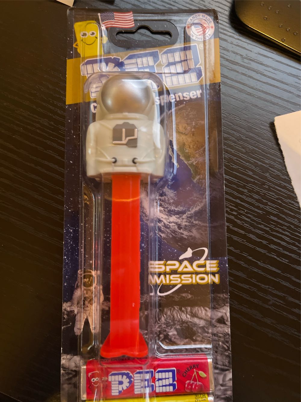 Space Mission - Astronaut (Silver) - Space Mission pez collectible [Barcode 073621004351] - Main Image 3