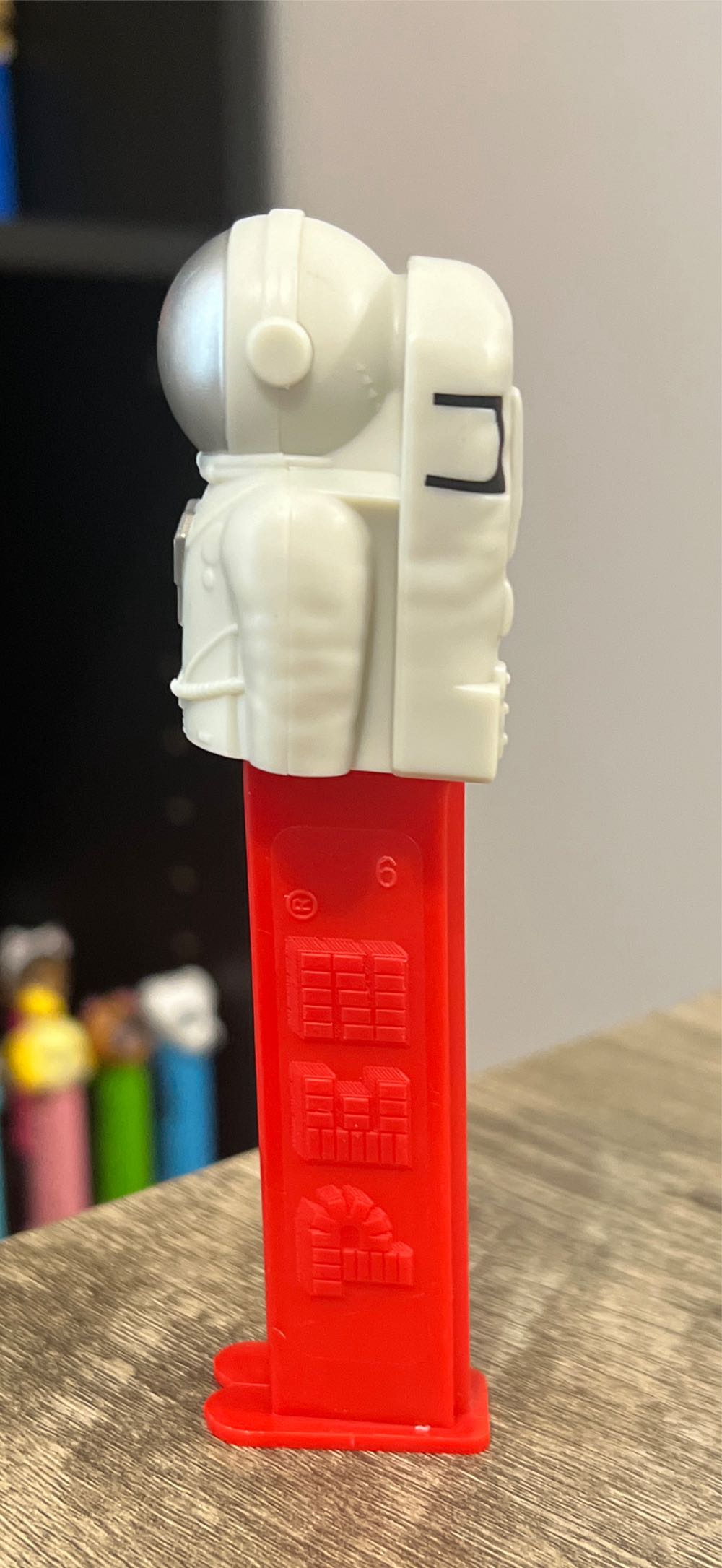 Space Mission - Astronaut (Silver) - Space Mission pez collectible [Barcode 073621004351] - Main Image 4