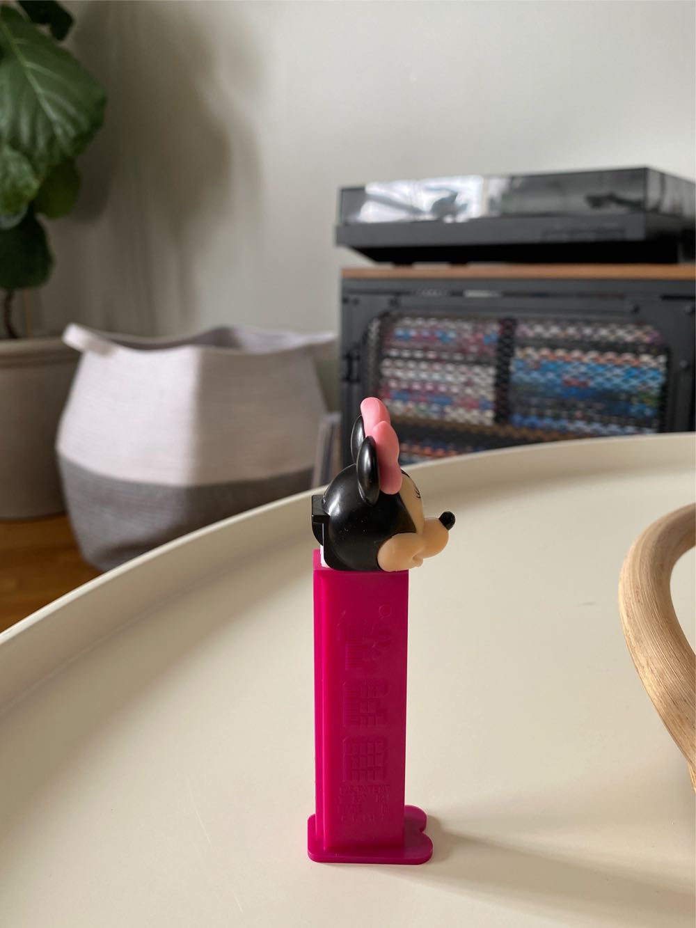 Minnie Mouse You Go Girl - Disney - Minnie Mouse pez collectible - Main Image 2