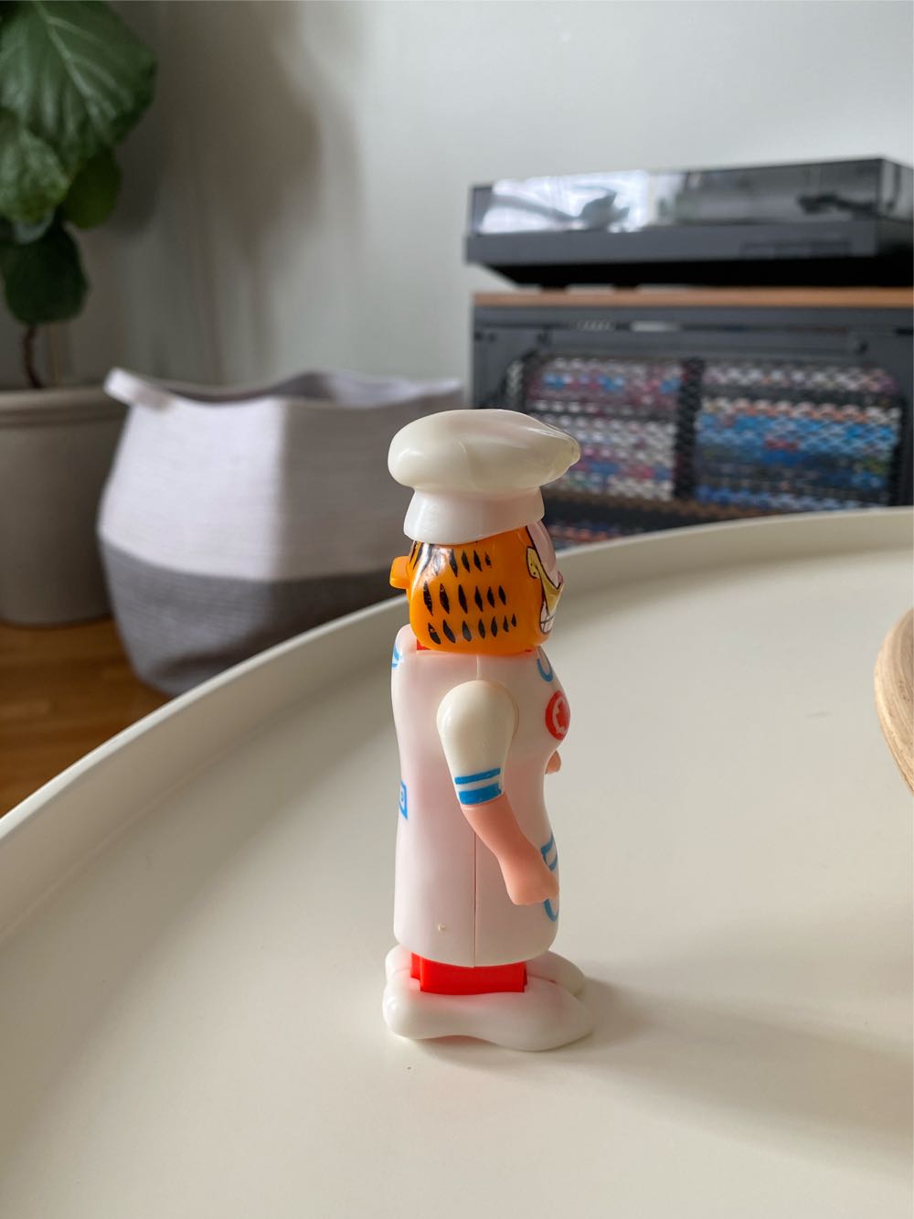 Garfield - Nurse - Garfield pez collectible - Main Image 2