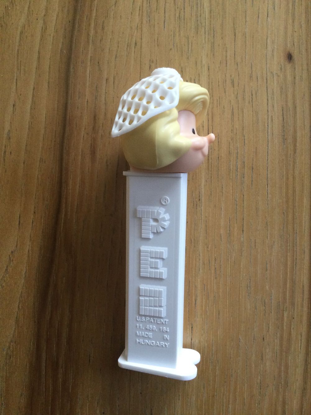 Bride (Light Skin Tone/Blond Hair) 👰 - WEDDING pez collectible [Barcode 073621096202] - Main Image 3
