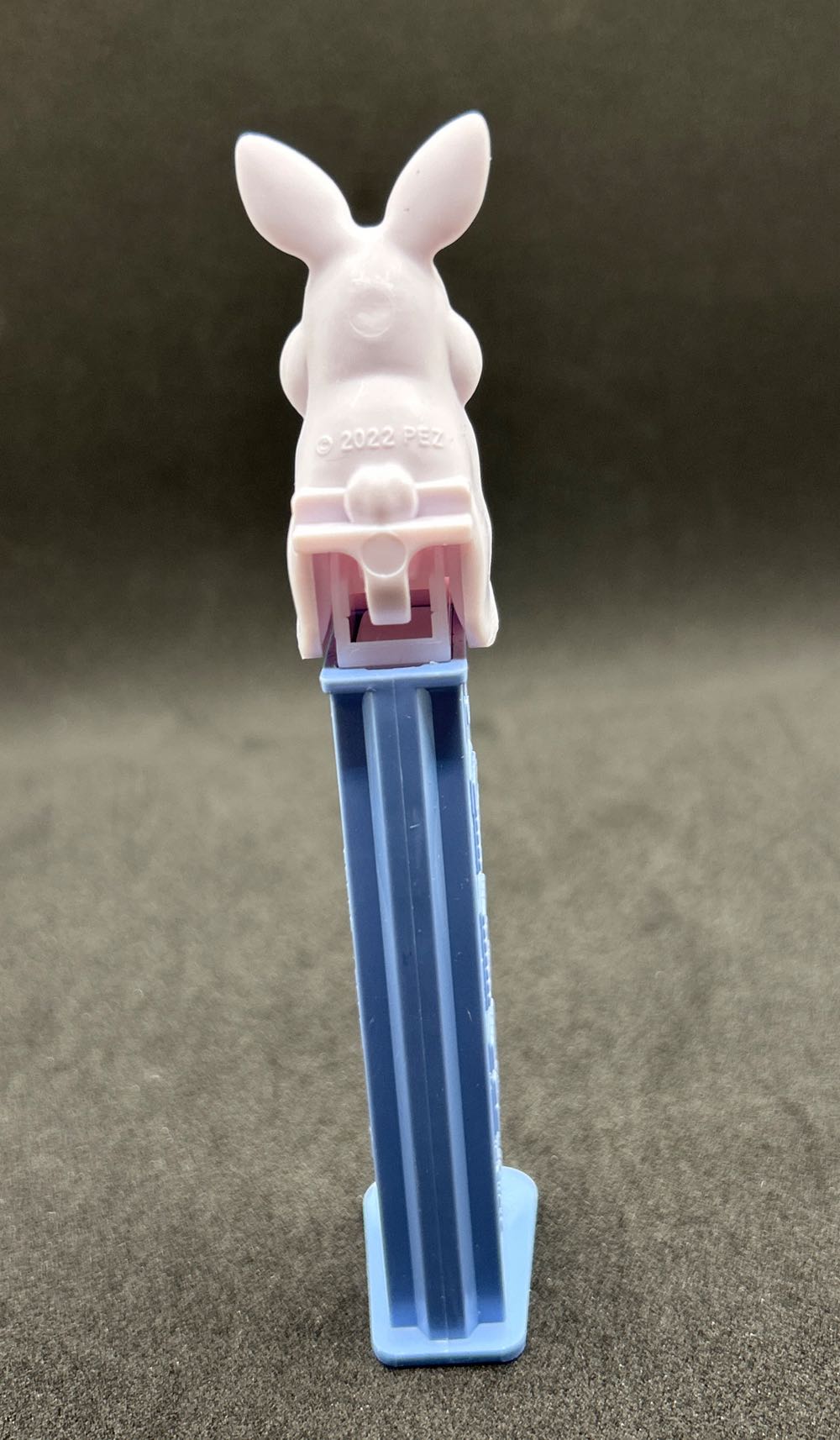 Easter - Fluffy Bunny - Seasonal pez collectible [Barcode 073621092433] - Main Image 2