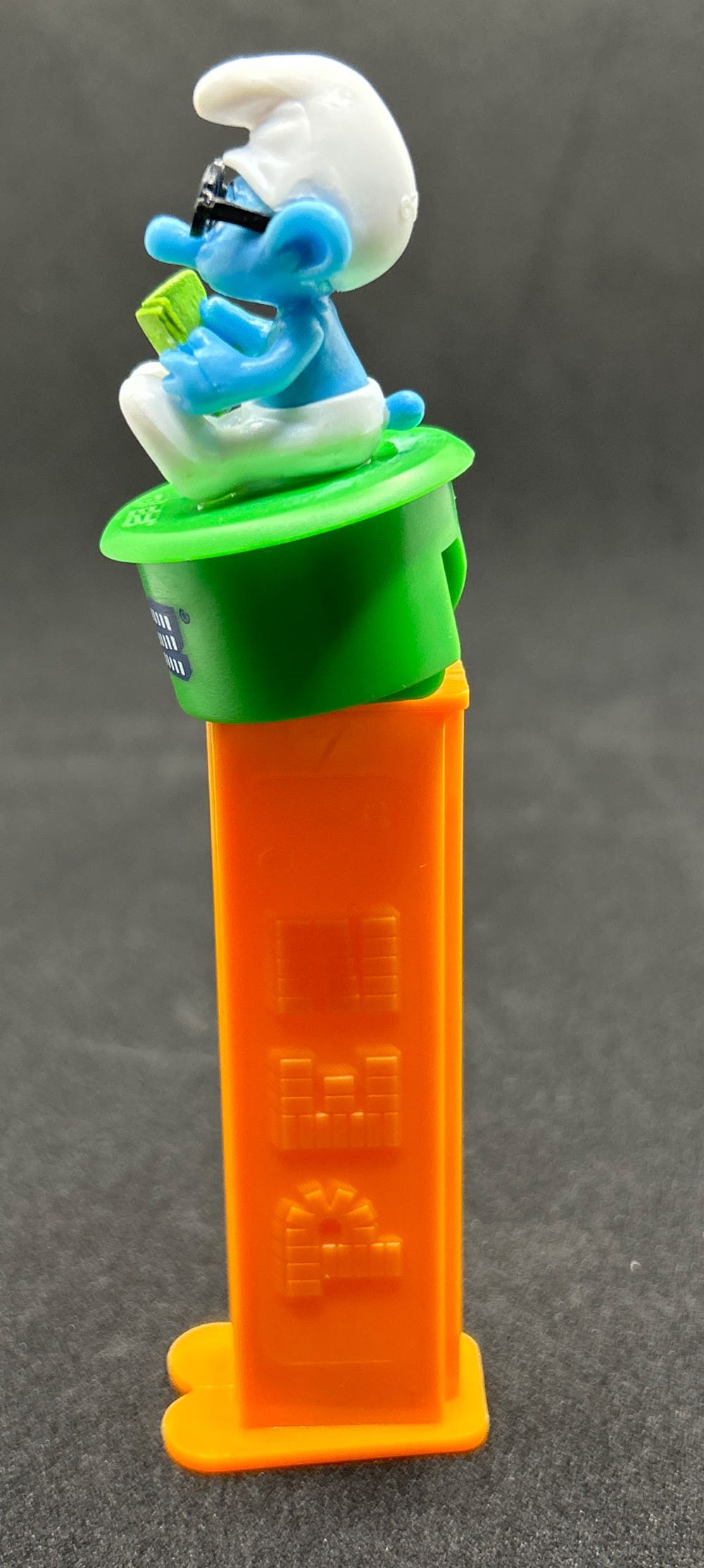 Smurfs Gift Tin - Brainy Smurf  pez collectible [Barcode 073621013155] - Main Image 3