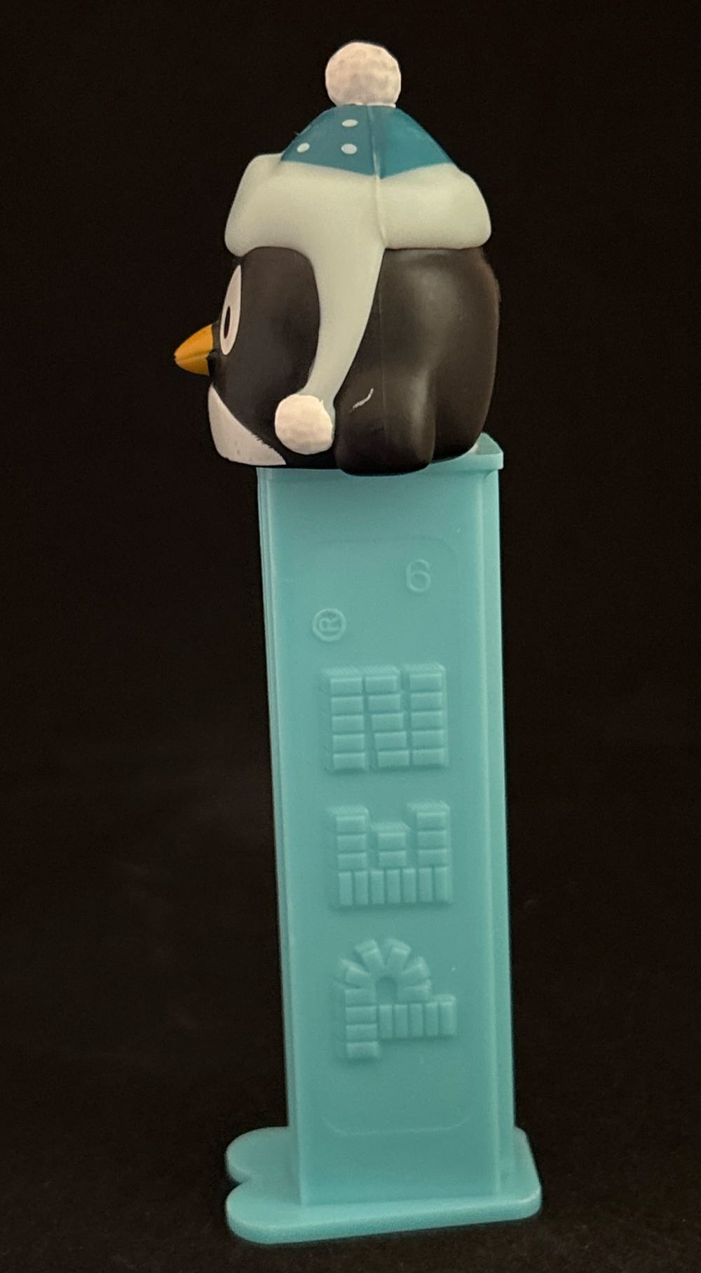 Christmas -  Blue Penguin - Seasonal pez collectible - Main Image 3