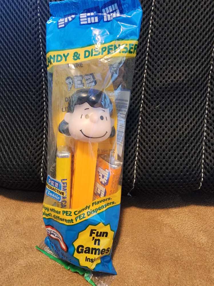 Peanuts - Lucy B - Peanuts PEZ pez collectible - Main Image 4