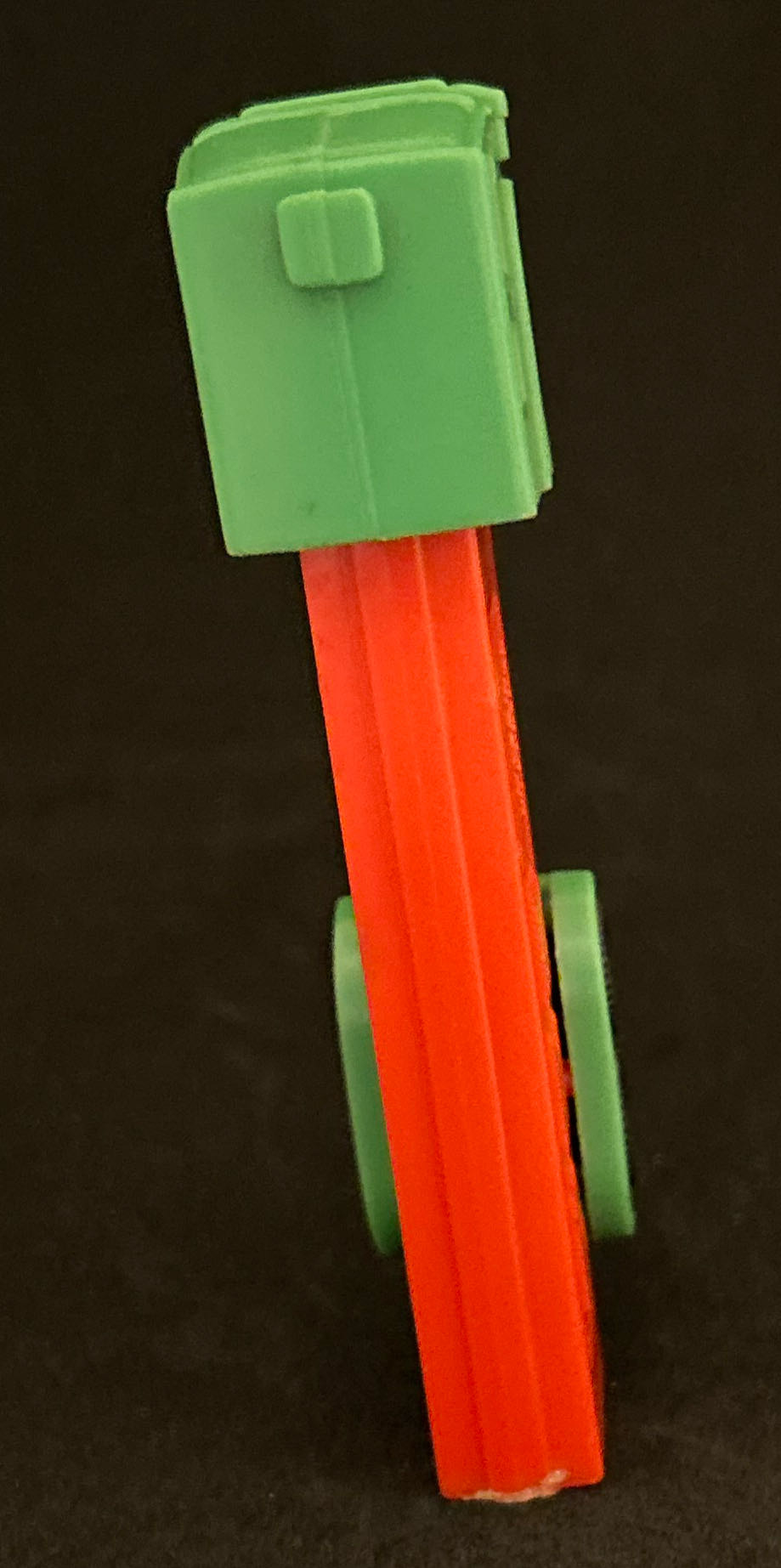 Truck - D  pez collectible - Main Image 2