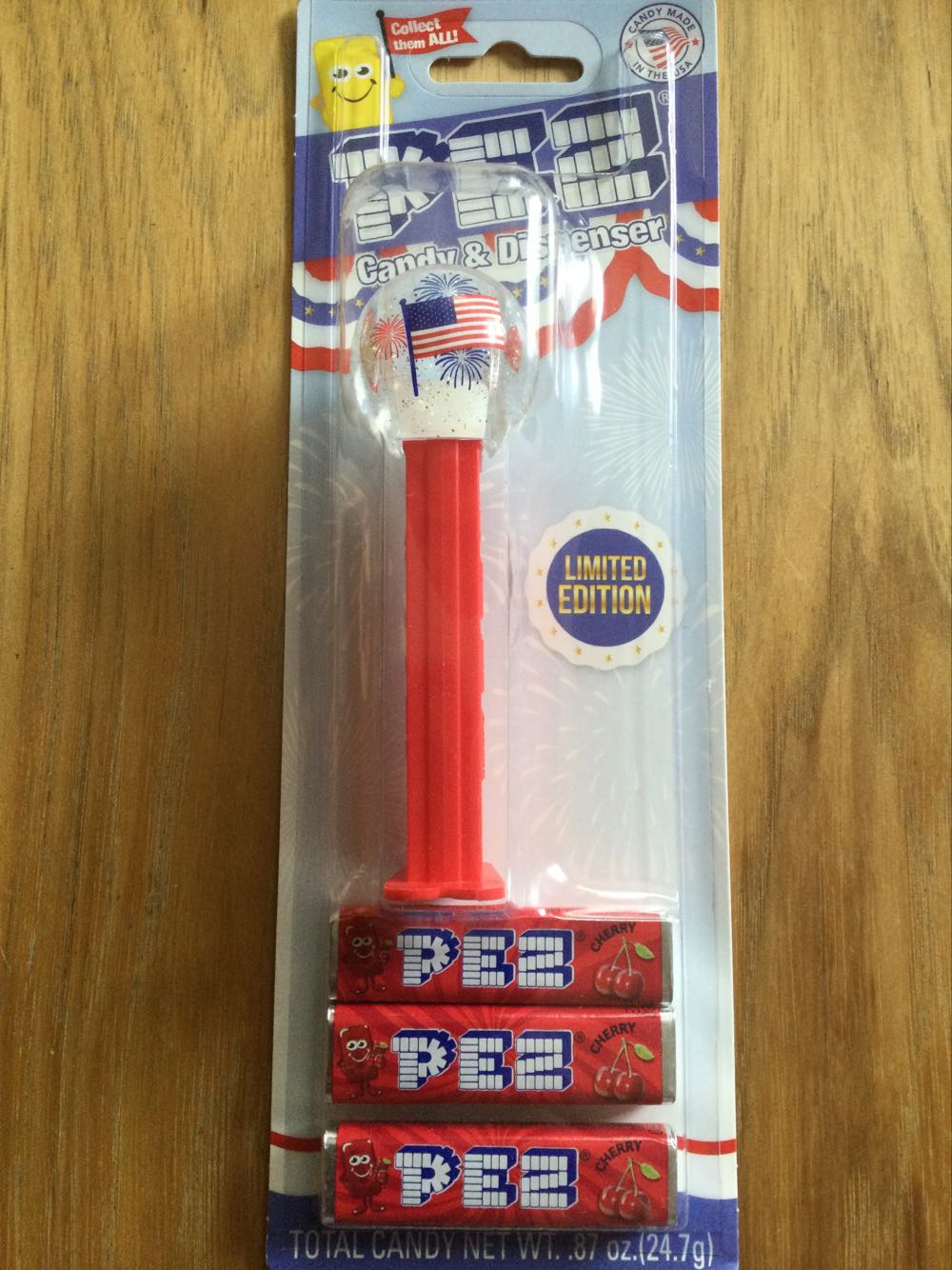 PEZ Limited Edition - USA Flag Crystal - Pez.com Exclusive pez collectible [Barcode 073621936553] - Main Image 3