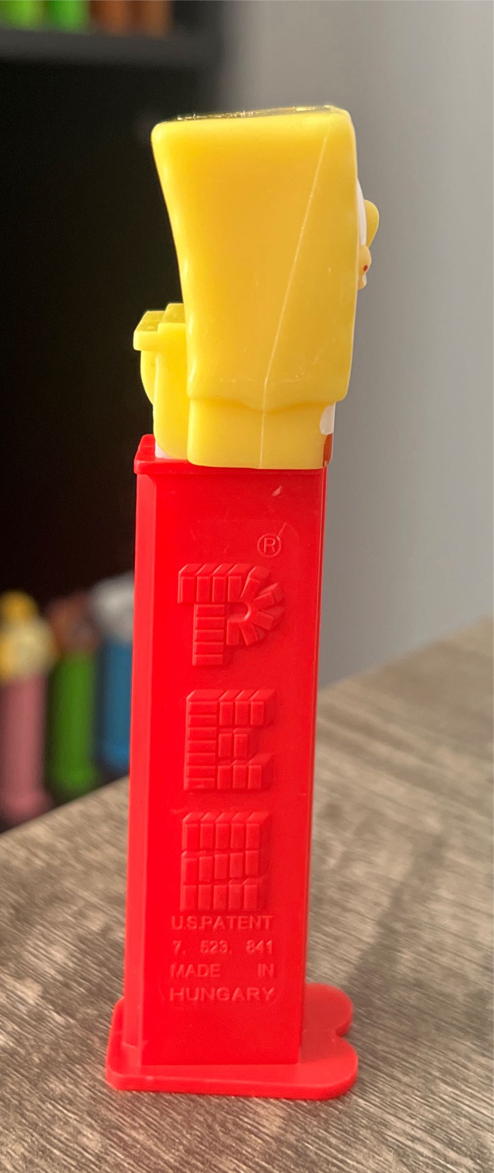 SpongeBob A (Red Stem) - Spongebob Squarepants pez collectible - Main Image 2