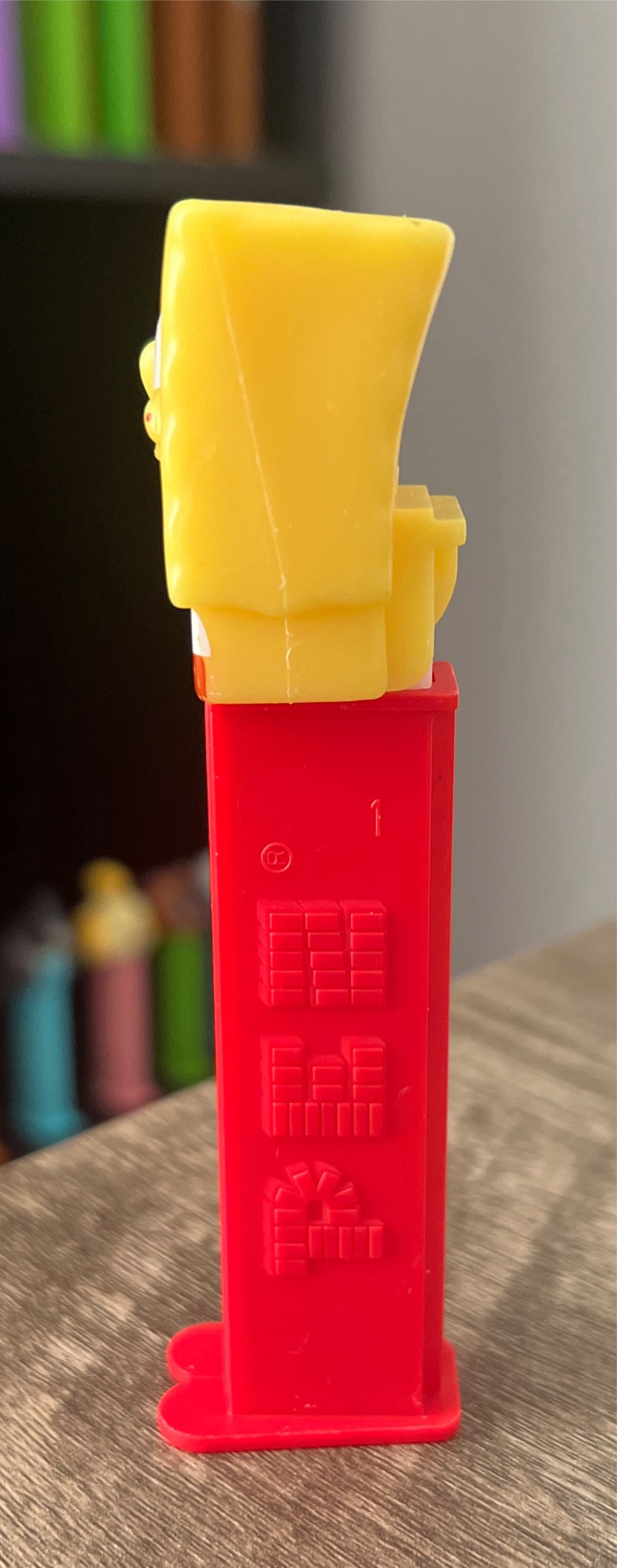 SpongeBob A (Red Stem) - Spongebob Squarepants pez collectible - Main Image 4