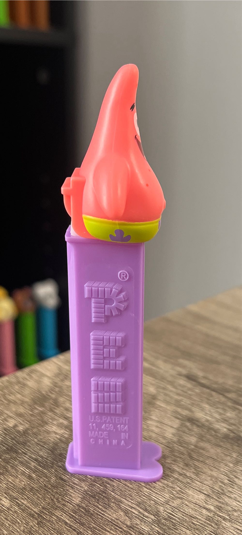 Patrick B (Eyebrows) - Spongebob Squarepants pez collectible - Main Image 2