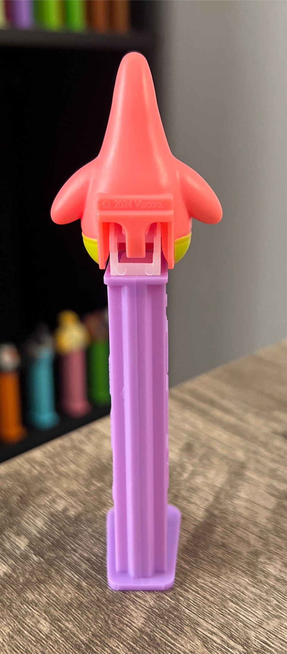 Patrick B (Eyebrows) - Spongebob Squarepants pez collectible - Main Image 3