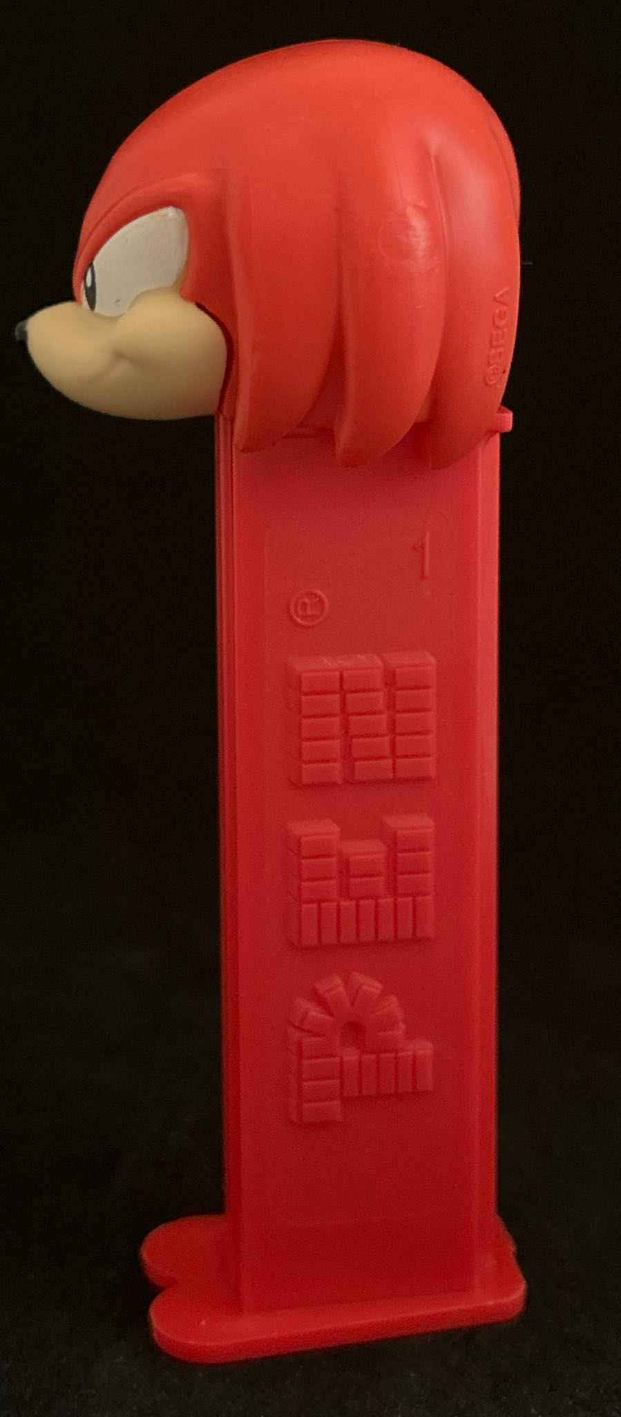 Sonic The Hedgehog - Knuckles (Shy) - Sonic The Hedgehog pez collectible [Barcode 073621097674] - Main Image 3