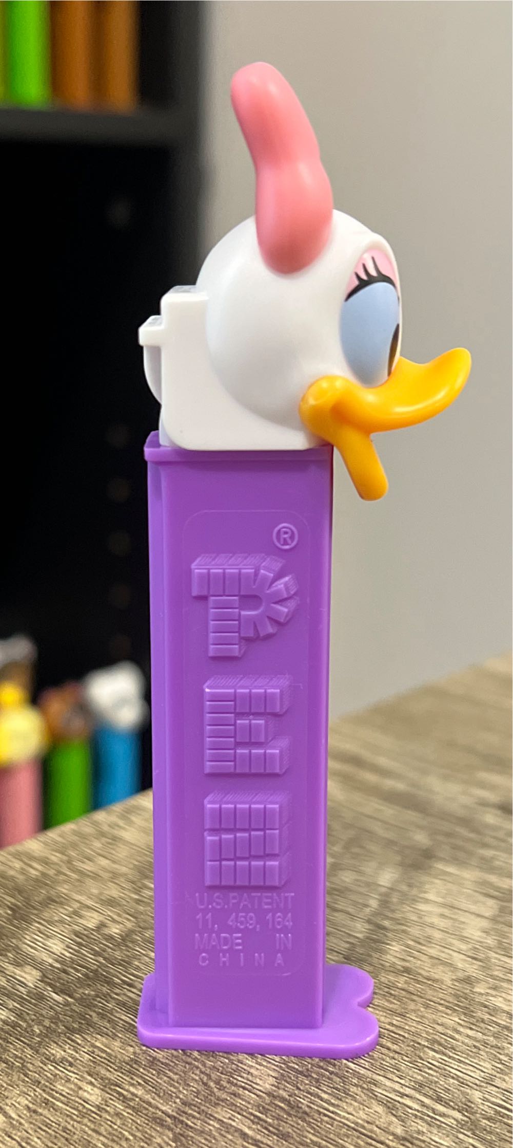 Daisy Duck C - Disney Classic pez collectible - Main Image 2