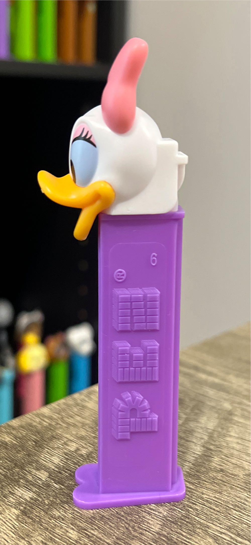 Daisy Duck C - Disney Classic pez collectible - Main Image 4