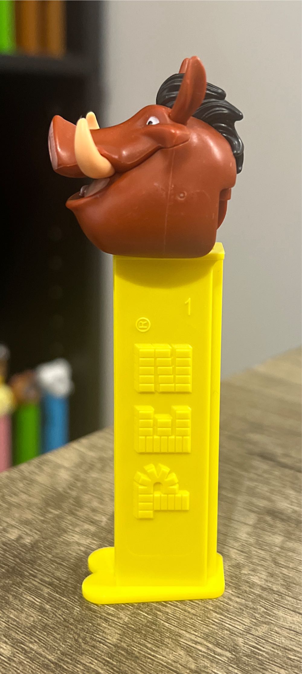 Pumba B - Lion King pez collectible - Main Image 4