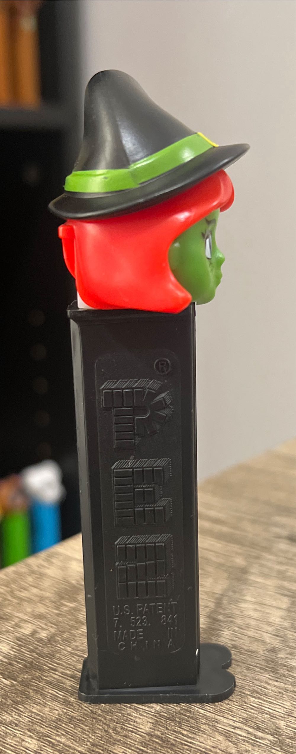 Witch H (2) - Halloween pez collectible - Main Image 2