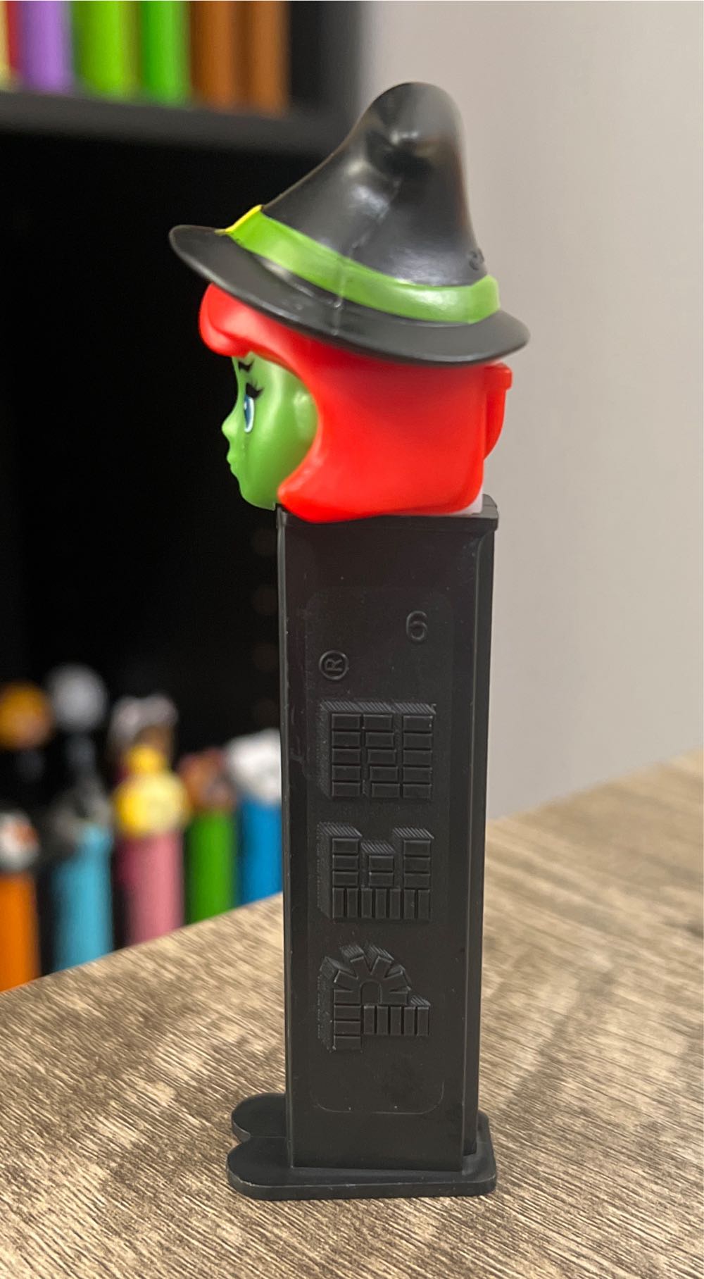 Witch H (2) - Halloween pez collectible - Main Image 4