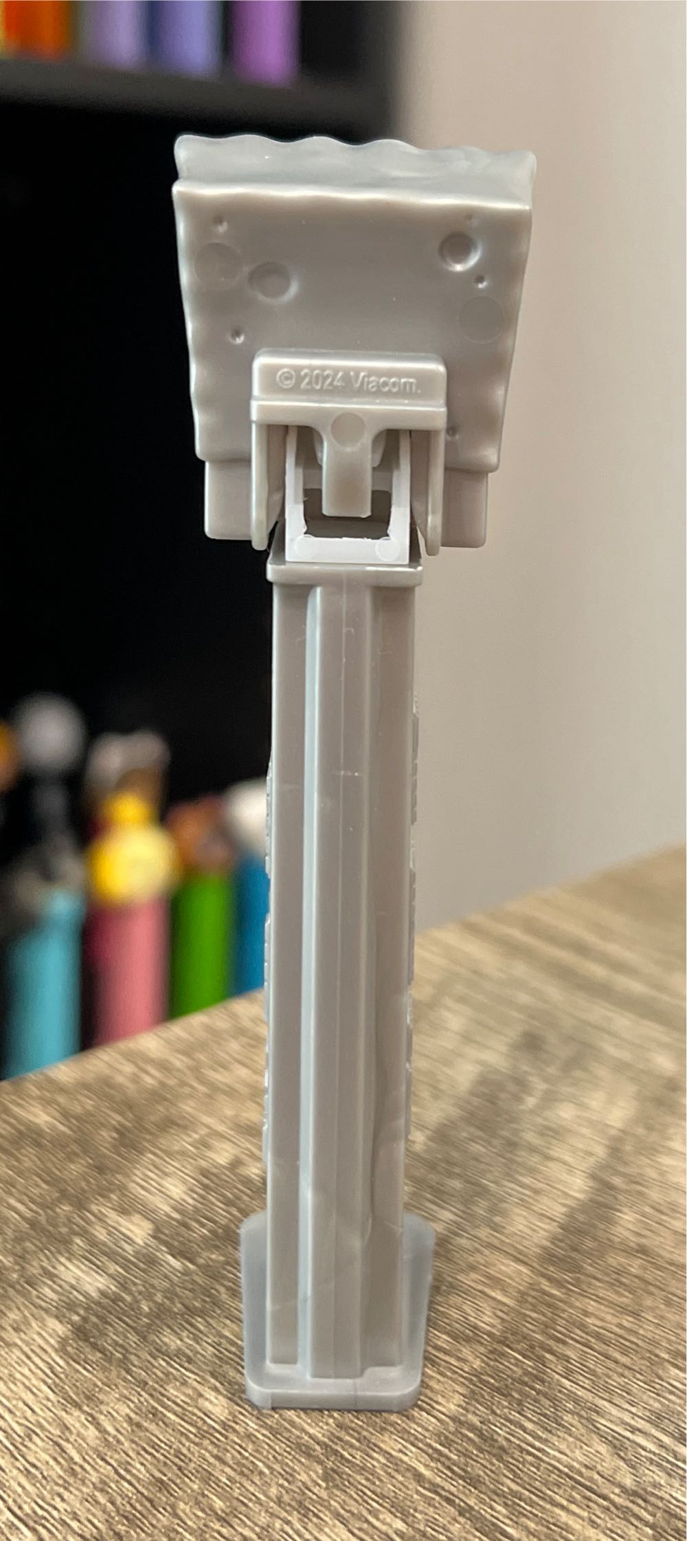 SpongeBob B (Silver) - Spongebob Squarepants pez collectible - Main Image 3