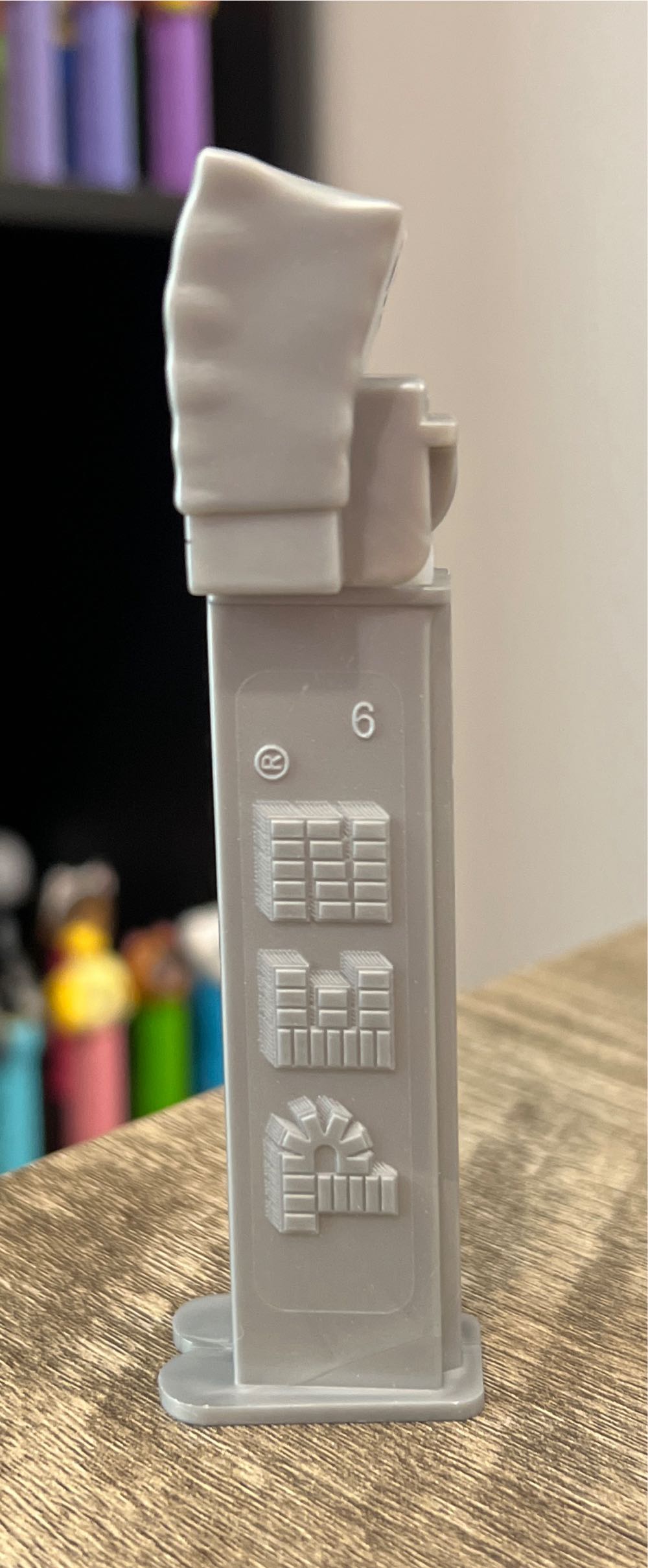 SpongeBob B (Silver) - Spongebob Squarepants pez collectible - Main Image 4