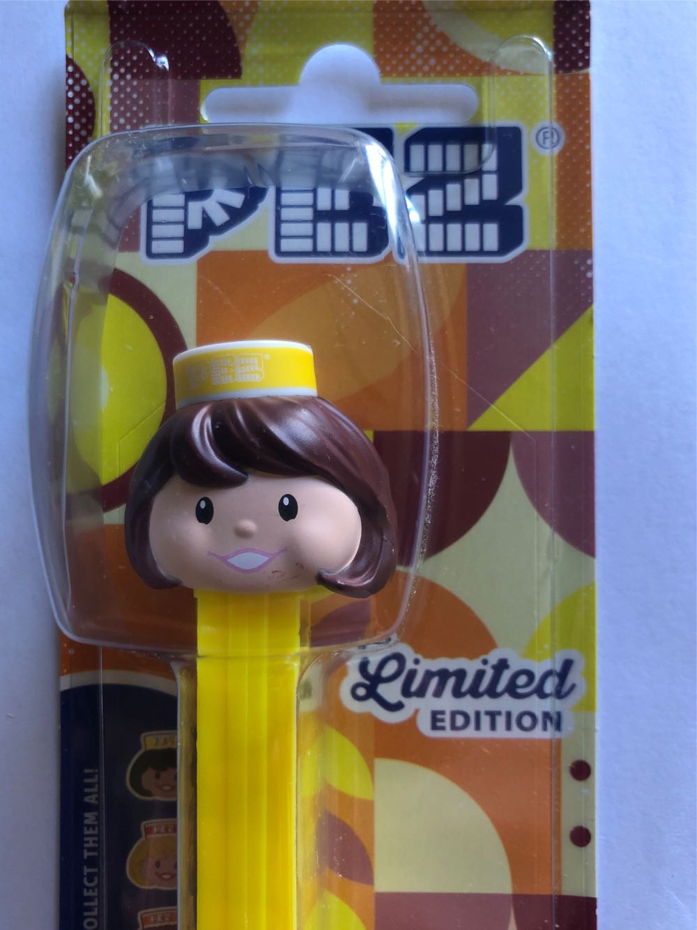 Retro Girl Yellow - Retro Girl pez collectible - Main Image 2
