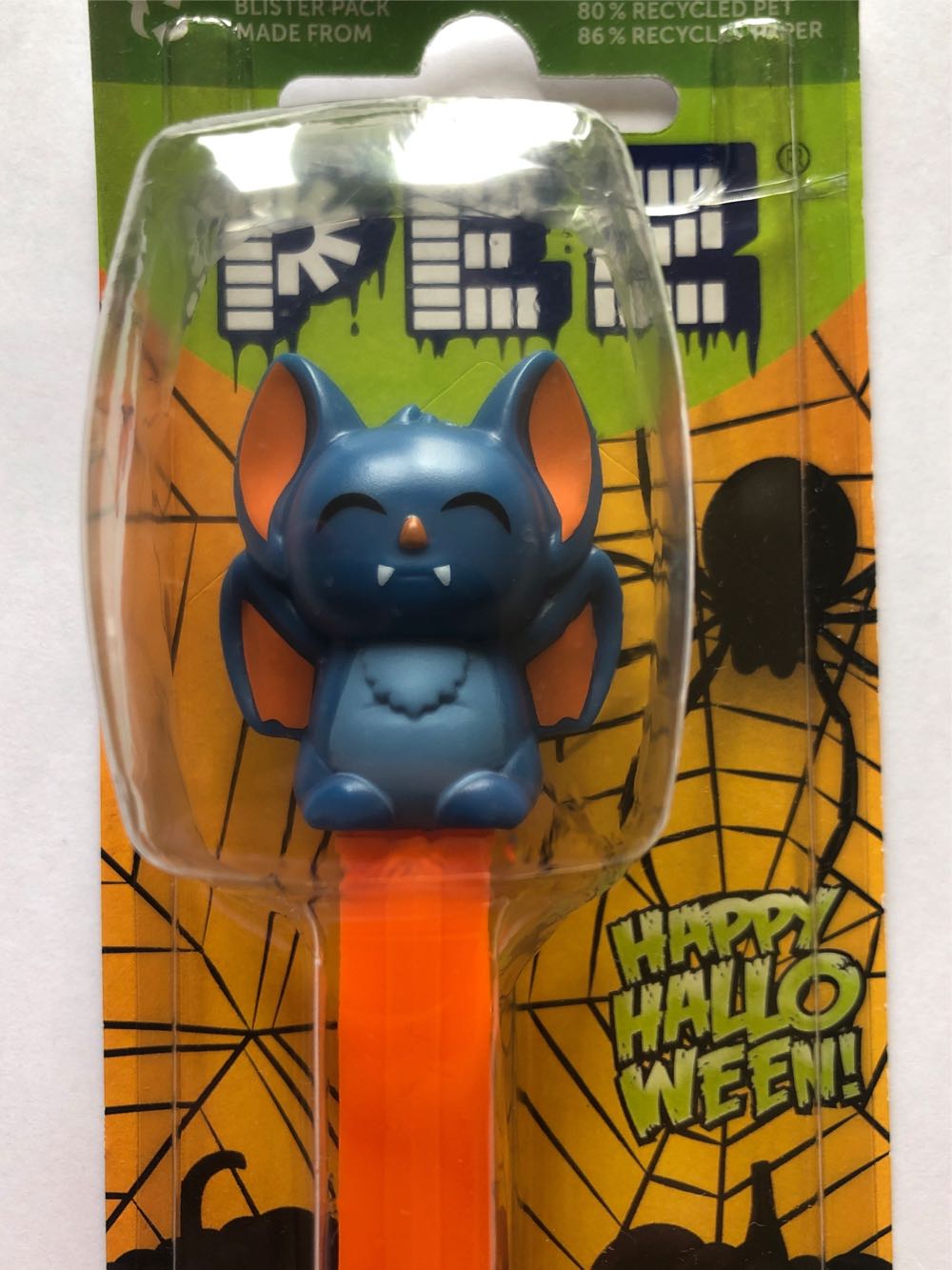 Oscar la chauve-souris - Happy Halloween pez collectible - Main Image 2