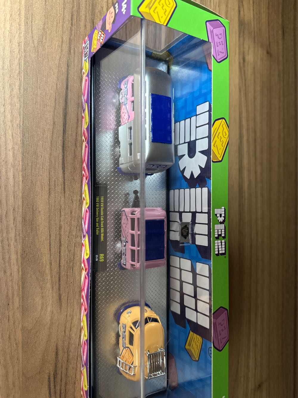 M2 Machines VW Double Cab Truck  pez collectible [Barcode 811469010505] - Main Image 2