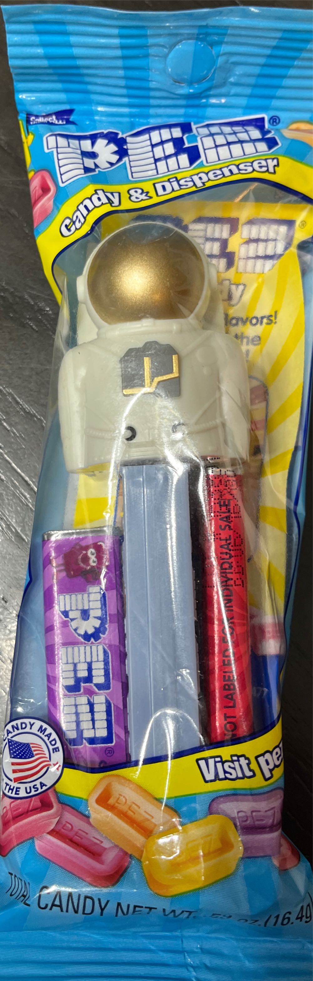 Space Mission - Astronaut (Gold) - PEZ Originals pez collectible - Main Image 2