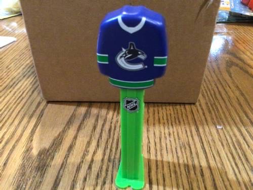 NHL - Vancouver Canucks Jersey - NHL Jerseys pez collectible - Main Image 2