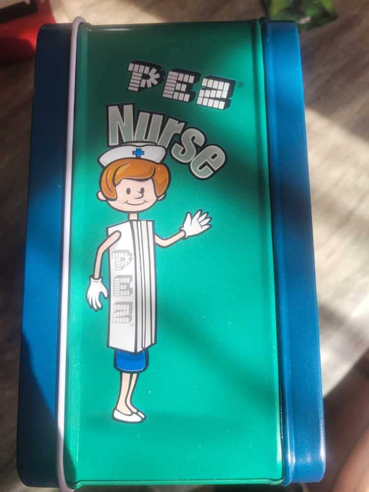 Doctor And Nurse Lunchbox  pez collectible - Main Image 2