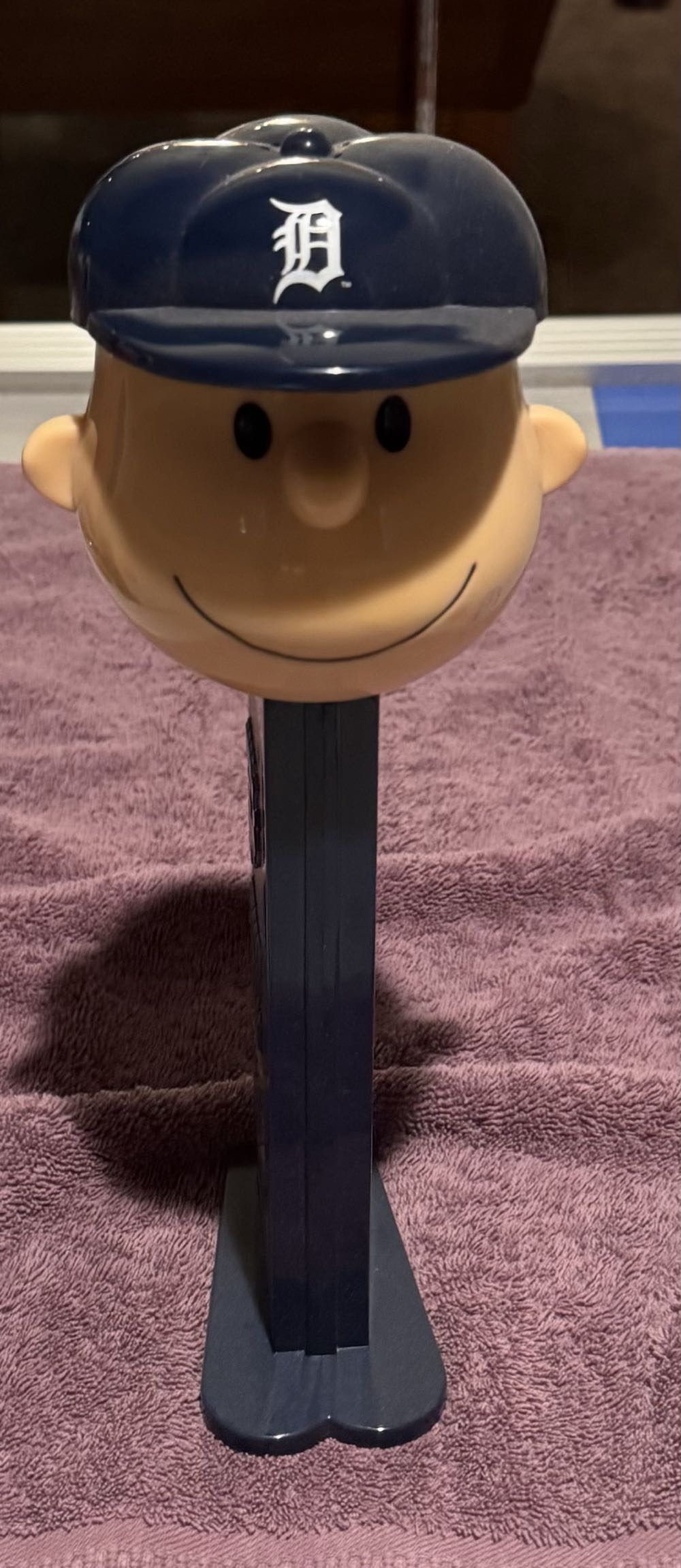 Giant Charlie Brown Detroit Tigers - Peanuts PEZ pez collectible - Main Image 2