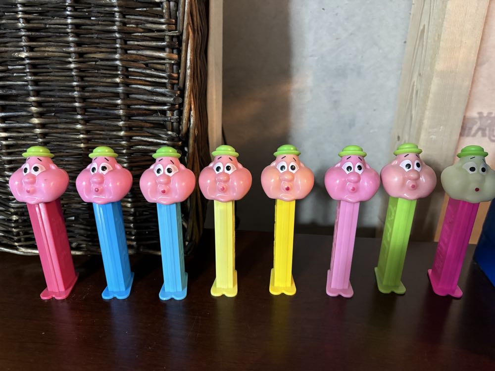 Bubbleman - Green Hat Blue Stem  pez collectible - Main Image 2