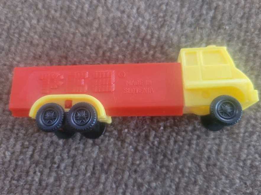 Presenter Girl Orange