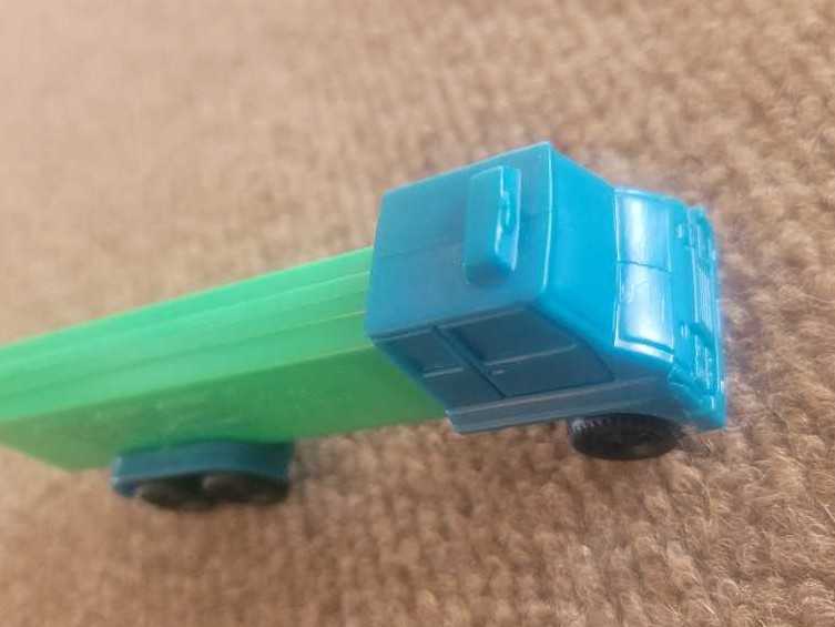 Trucks - Series D  pez collectible - Main Image 2