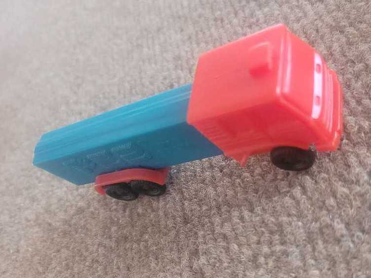 Truck Series D  pez collectible - Main Image 2